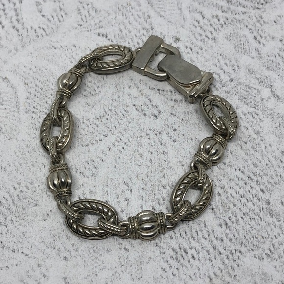 Vintage magnetic clasp textured chain links costume bracelet silver tone - Picture 1 of 4